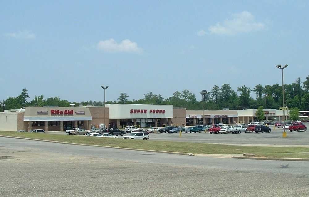 Thomasville Plaza Shopping Ctr: 33151 Highway 43, Thomasville, AL 36784
